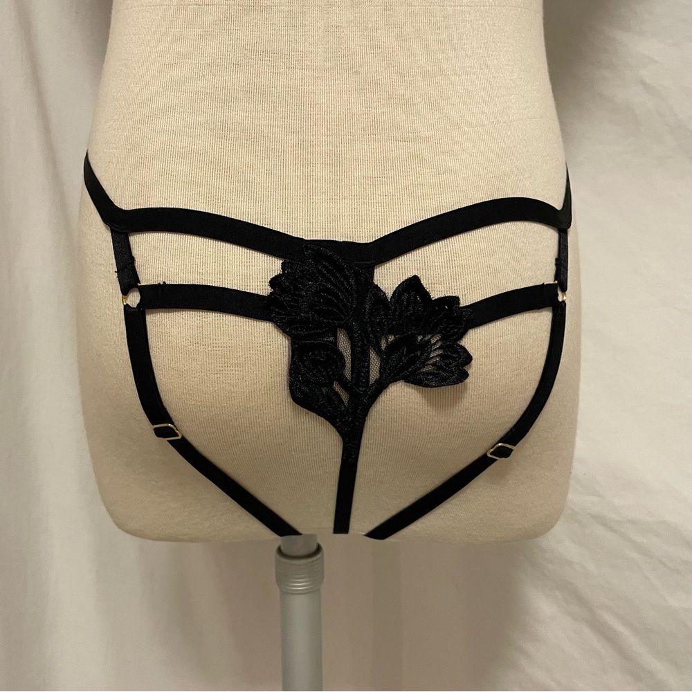 Victoria’s Secret Very Sexy Strappy Floral Lace Balconet Caged Bra Set (34D) - Picture 8 of 11